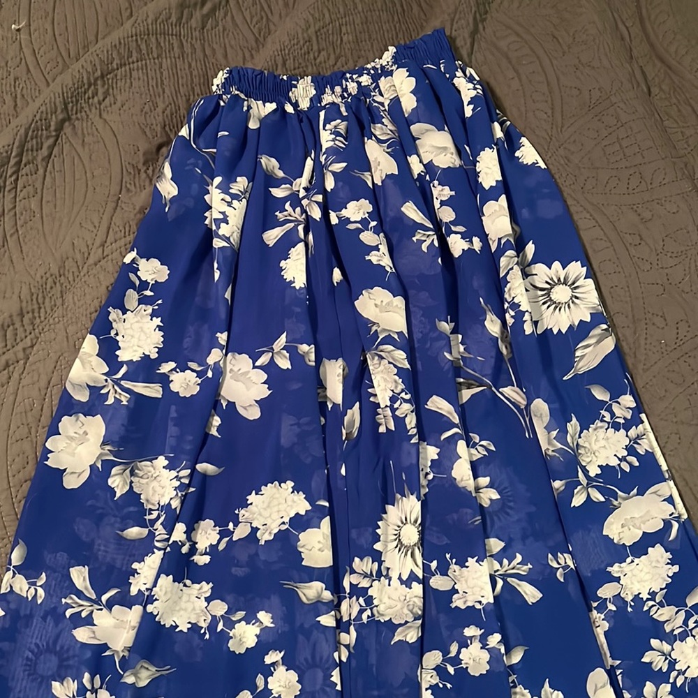 Skirt 100% polyester medium